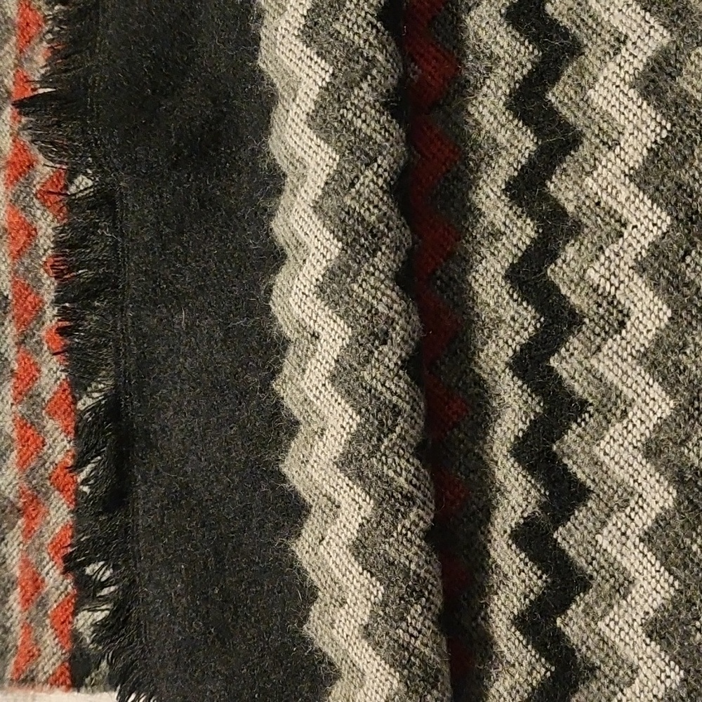 Chevron Design Scarf - Picture 4 of 7